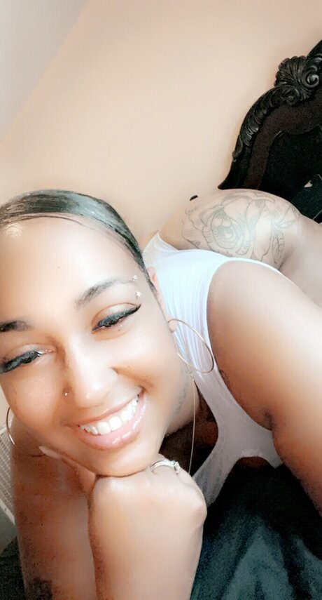 Alaston vuotanut OnlyFans-kuva Lightskin