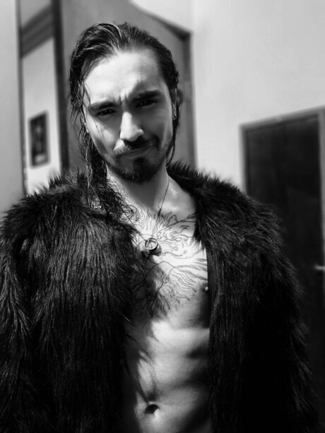 Alasti lekkinud OnlyFans-i pilt Blackfox