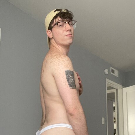 Naken lekkede OnlyFans-bilde av James