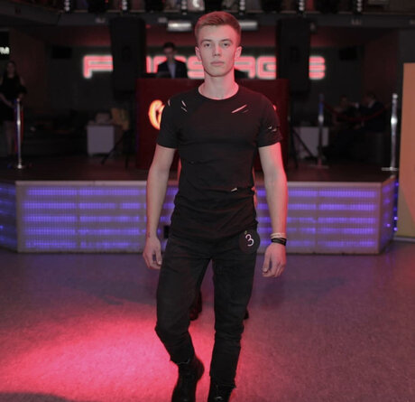 Naakte gelekte OnlyFans-foto van Vitalii Senenko