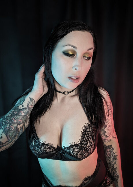 Naakte gelekte OnlyFans-foto van Maddydeetz
