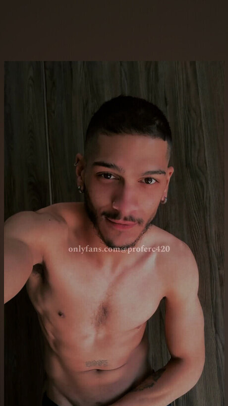 Naakte gelekte OnlyFans-foto van Proferc