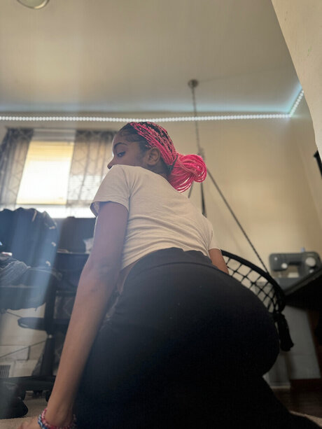 Naken lekkede OnlyFans-bilde av Ni