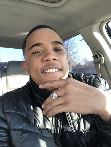 Alaston vuotanut OnlyFans-kuva Gmoneydafadegod