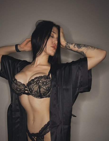 Alasti lekkinud OnlyFans-i pilt Dasha Doshik