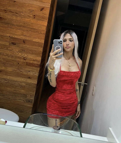 Naakte gelekte OnlyFans-foto van Ts Nathybahamon