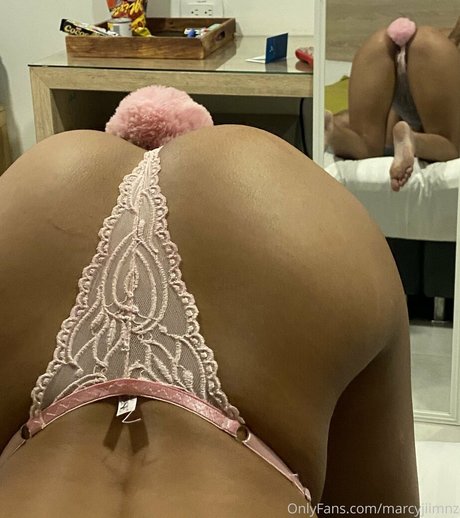 Nahá fotka uniklých OnlyFans od Marcyjiimnz