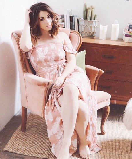 Jillian Rose Reed