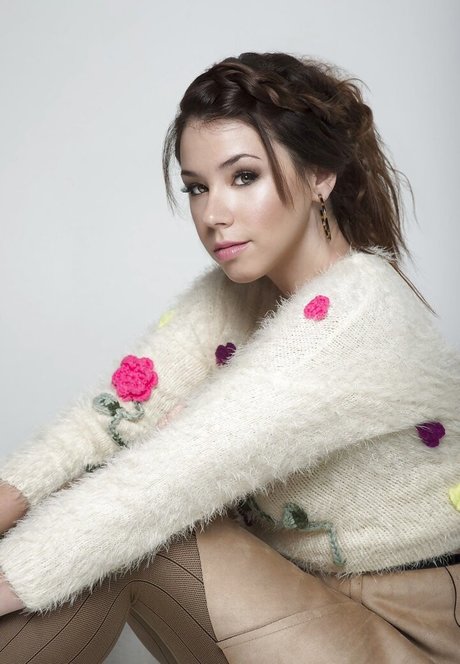 Jillian Rose Reed