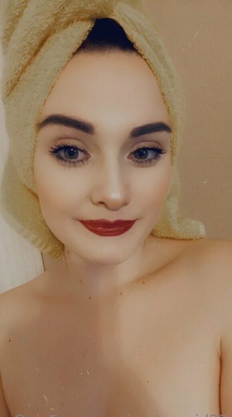 Alasti lekkinud OnlyFans-i pilt Scarlottnyx22
