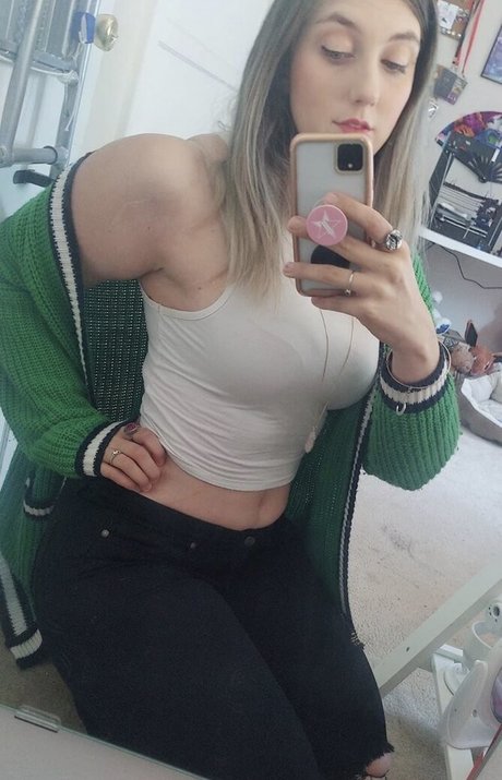 Nahá fotka uniklých OnlyFans od Mel Capperinogarcia