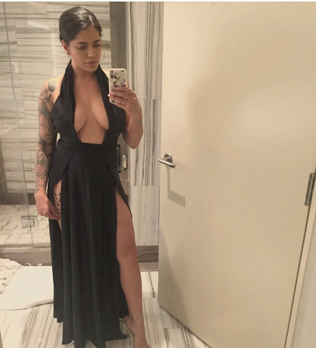 Nahá fotka uniklých OnlyFans od Mikayla Dabash