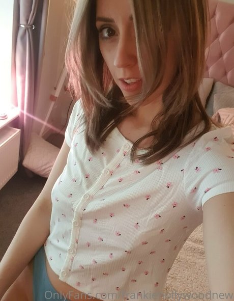 Nahá fotka uniklých OnlyFans od Frankiehollywoodnew