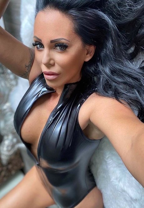 Nagie wyciekłe zdjęcie OnlyFans od Onlyheni