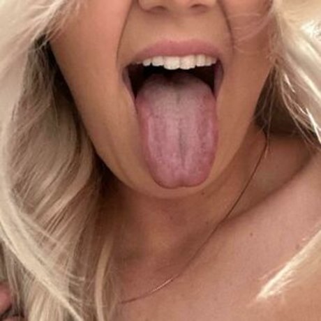 Naakte gelekte OnlyFans-foto van Tripledmyg