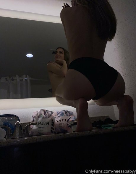 Nahá fotka uniklých OnlyFans od Neesababyy