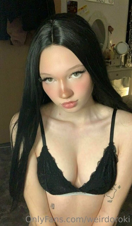 Nahá fotka uniklých OnlyFans od Weirdoroki
