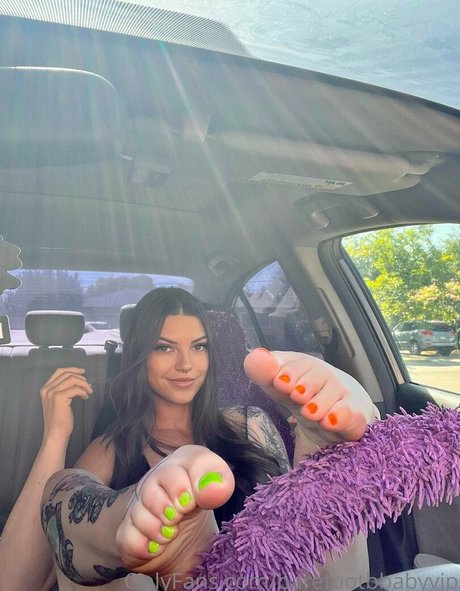 Naken lekkede OnlyFans-bilde av Barefootbbabyvip