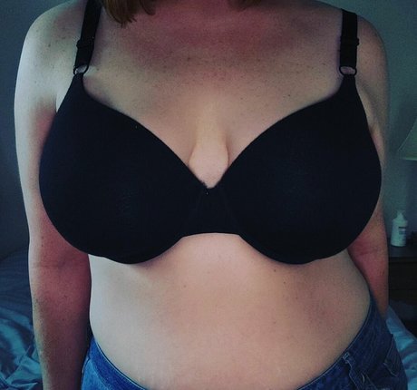 Nahá fotka uniklých OnlyFans od Ave Stone