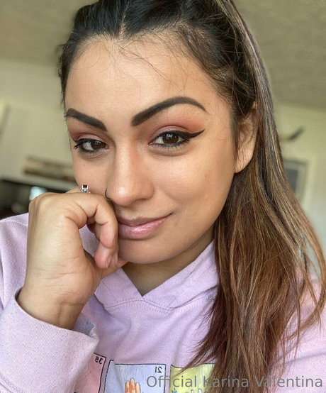 Naken läckt OnlyFans-bild av Officialkarinav