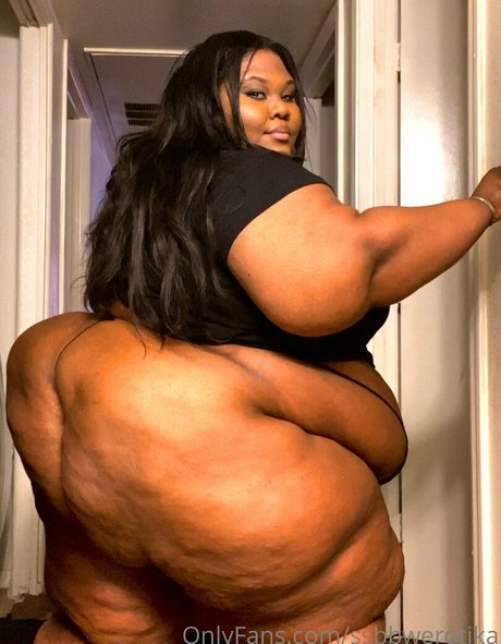 Nahá fotka uniklých OnlyFans od Ssbbwerotika