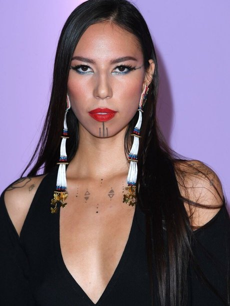 Naakte gelekte OnlyFans-foto van Quannah Chasinghorse