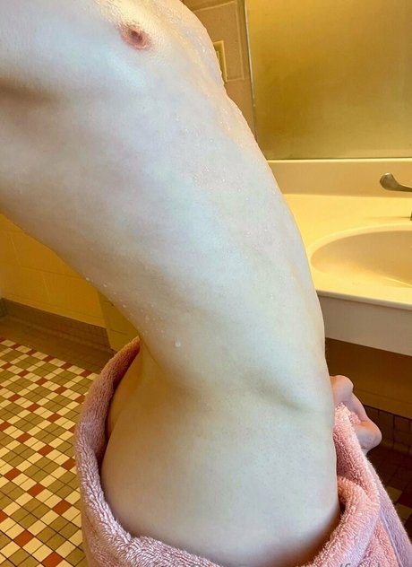 Nagie wyciekłe zdjęcie OnlyFans od Faeboi