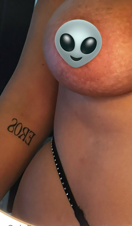 Foto nua vazada do OnlyFans de Housewifediva