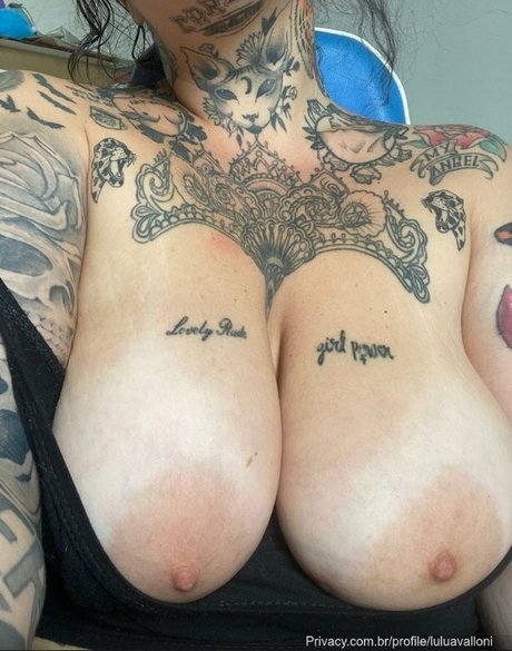 Naken läckt OnlyFans-bild av Lulu Avalloni