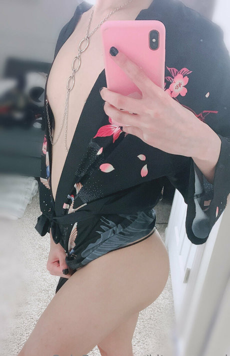 Naakte gelekte OnlyFans-foto van Kitsuneanwi