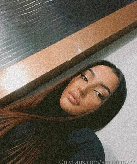Naken lekkede OnlyFans-bilde av Amiracruzzz