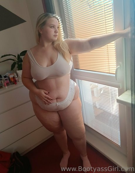 Bootyassgirl