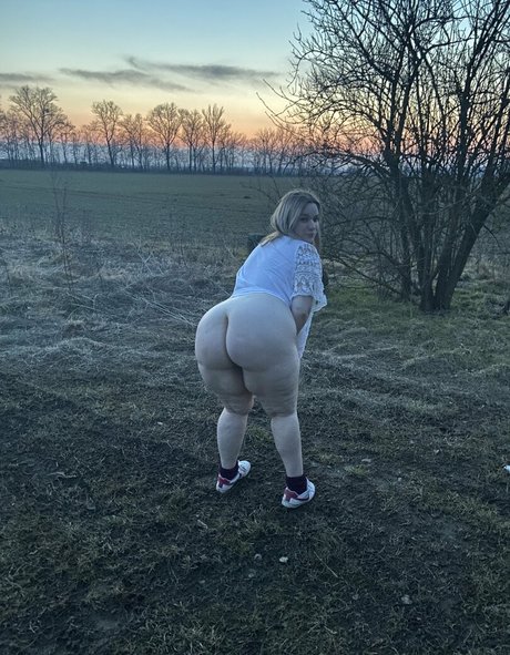 Bootyassgirl