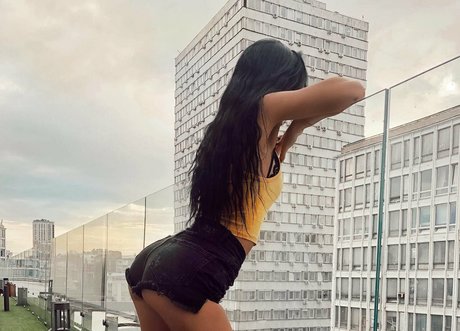 Naken läckt OnlyFans-bild av Mila Moore