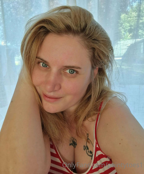 Nahá fotka uniklých OnlyFans od Paintytoes1