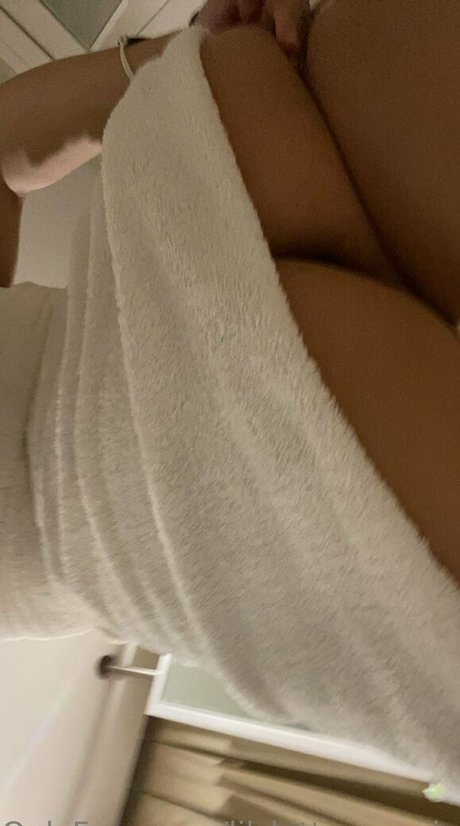Naakte gelekte OnlyFans-foto van Lilshitterpoopie