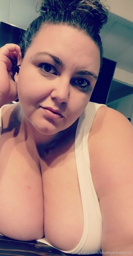 Naken läckt OnlyFans-bild av Blueeyedbbw253