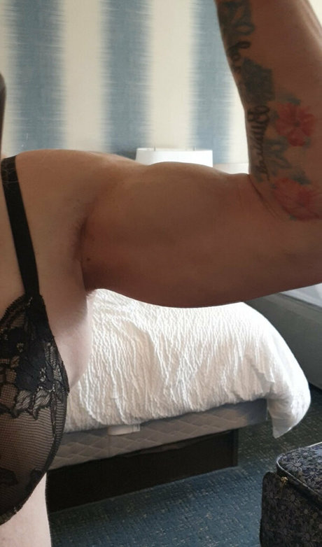 Laceys_muscular_calves