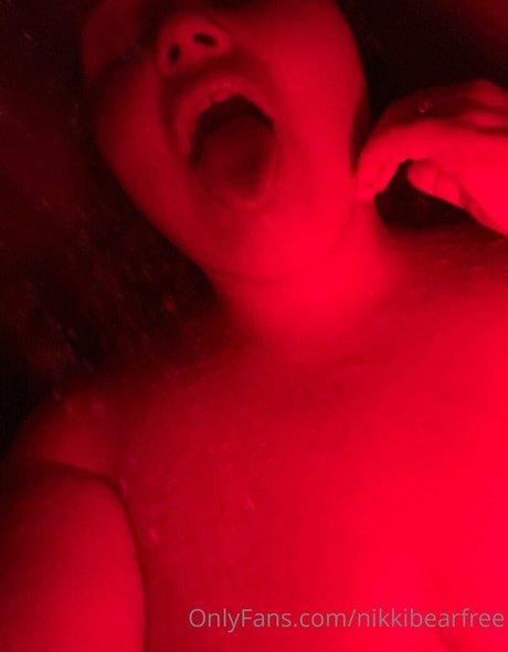 Naken läckt OnlyFans-bild av Nikkibearfree