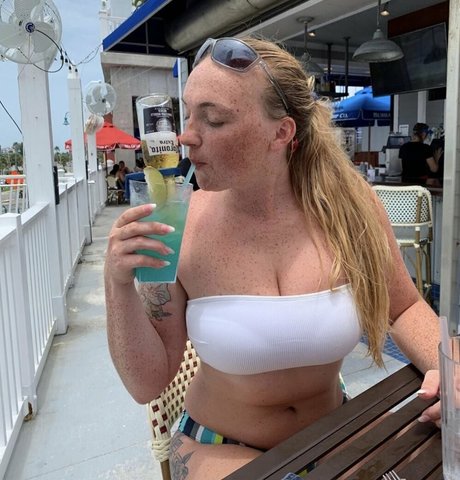 Nahá fotka uniklých OnlyFans od Raelyne Summeier
