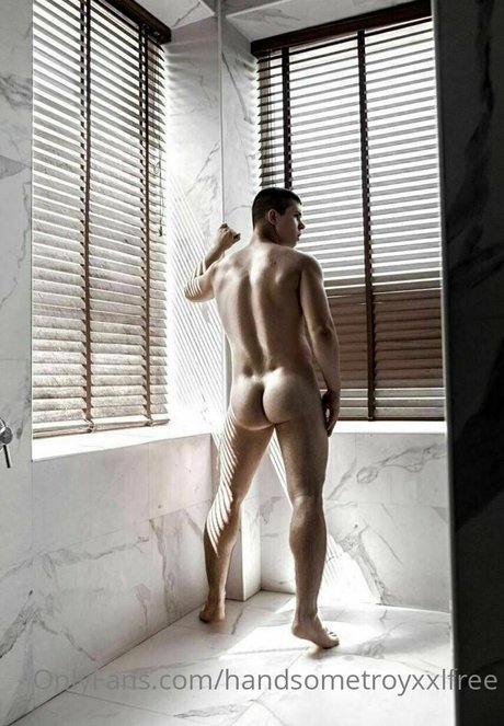 Photo nue de fuite OnlyFans de Handsometroyxxlfree