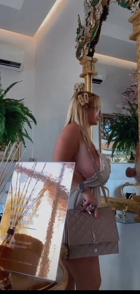 Nahá fotka uniklých OnlyFans od Mara Traversi