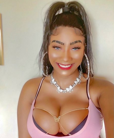 Foto di nudo di fuga di OnlyFans di Cooliemonae