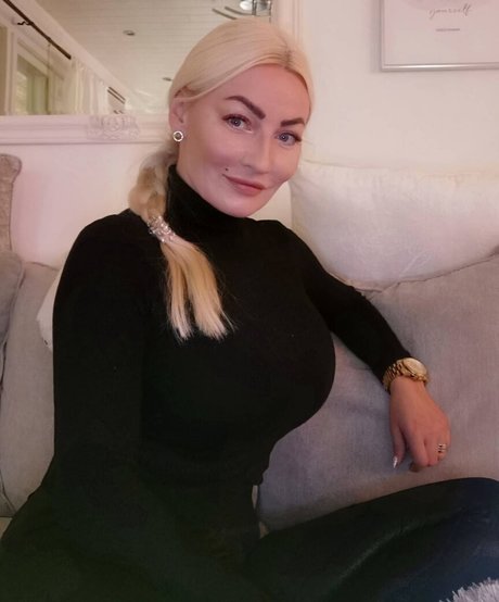 Nahá fotka uniklých OnlyFans od Marika Fingerroos