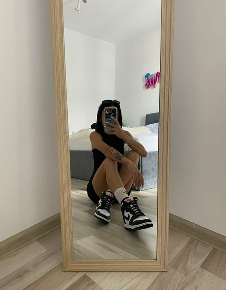 Nahá fotka uniklých OnlyFans od Pollysmalls