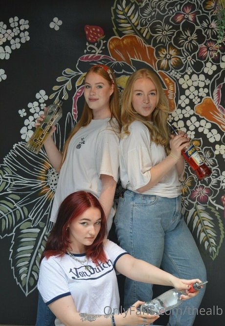 Naken lekkede OnlyFans-bilde av Thealb