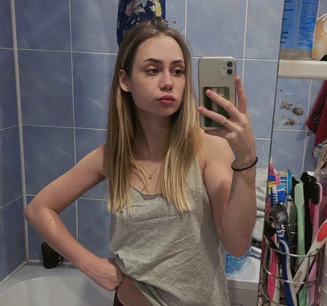 Nahá fotka uniklých OnlyFans od Alenashuvaeva