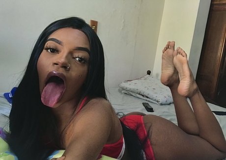 Paivaqueenfeet