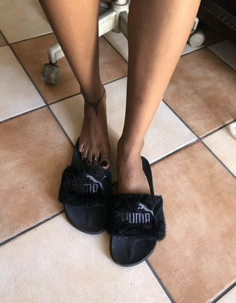 Paivaqueenfeet