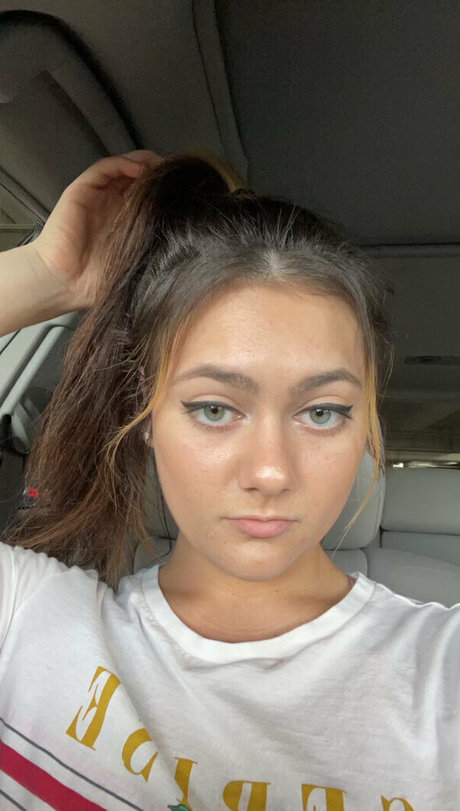 Nahá fotka uniklých OnlyFans od Haleighsummers18